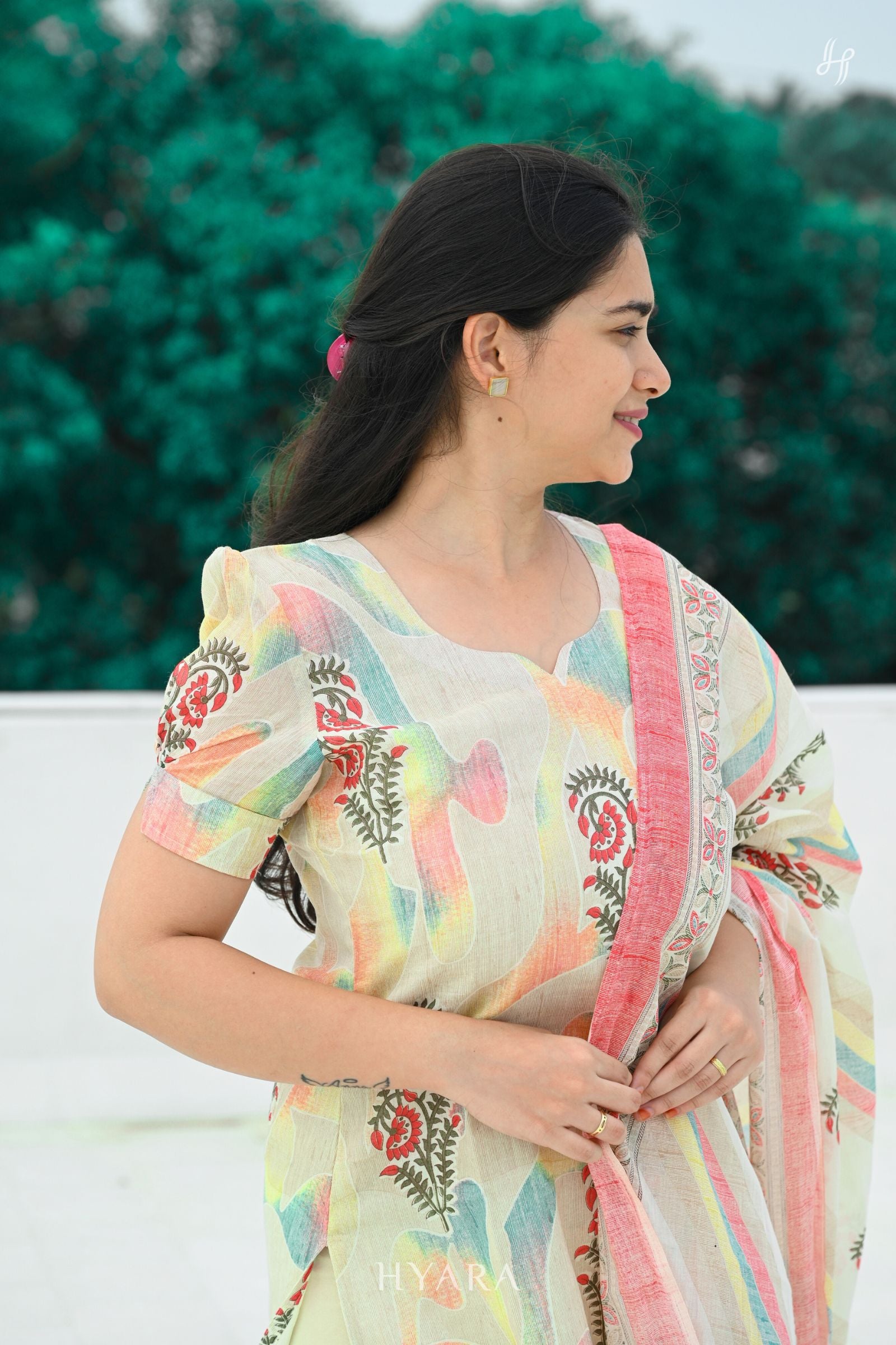 Aarini – Ivory White Cotton Printed Kurti & Shawl Set
