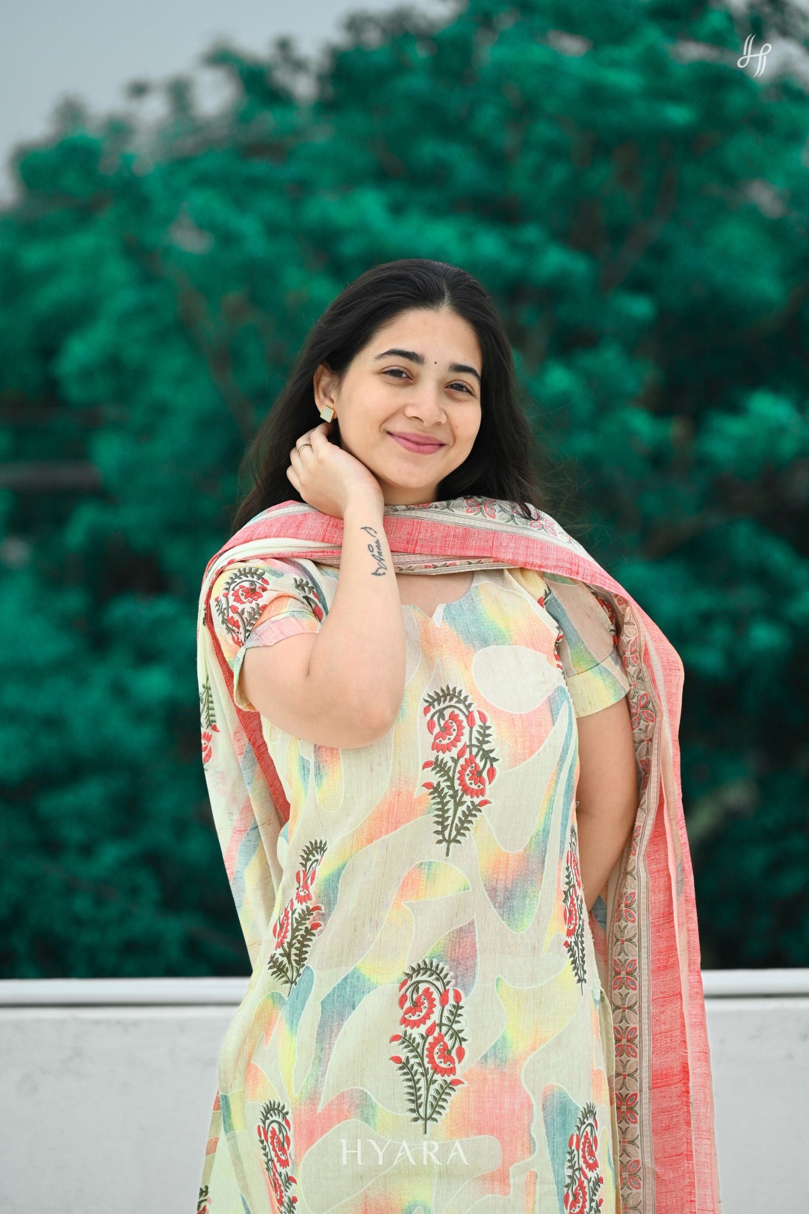 Aarini – Ivory White Cotton Printed Kurti & Shawl Set