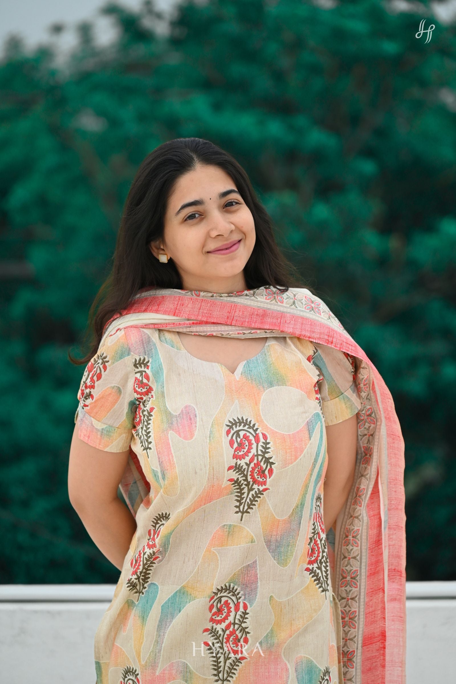 Aarini – Ivory White Cotton Printed Kurti & Shawl Set