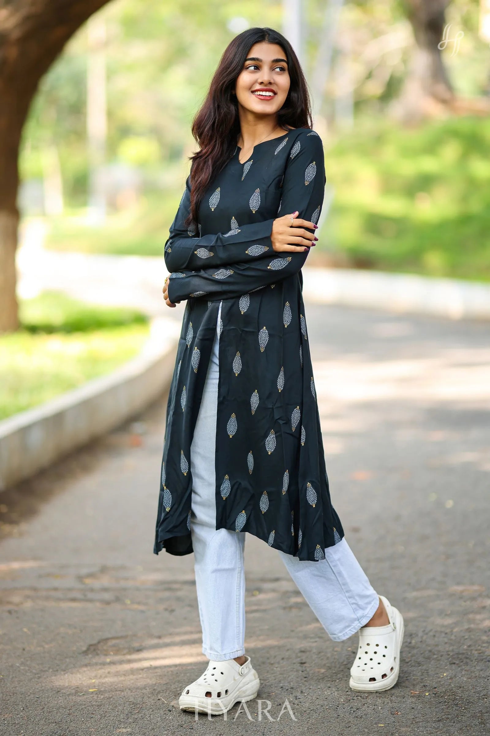 Anvi Black Top with Front Slit