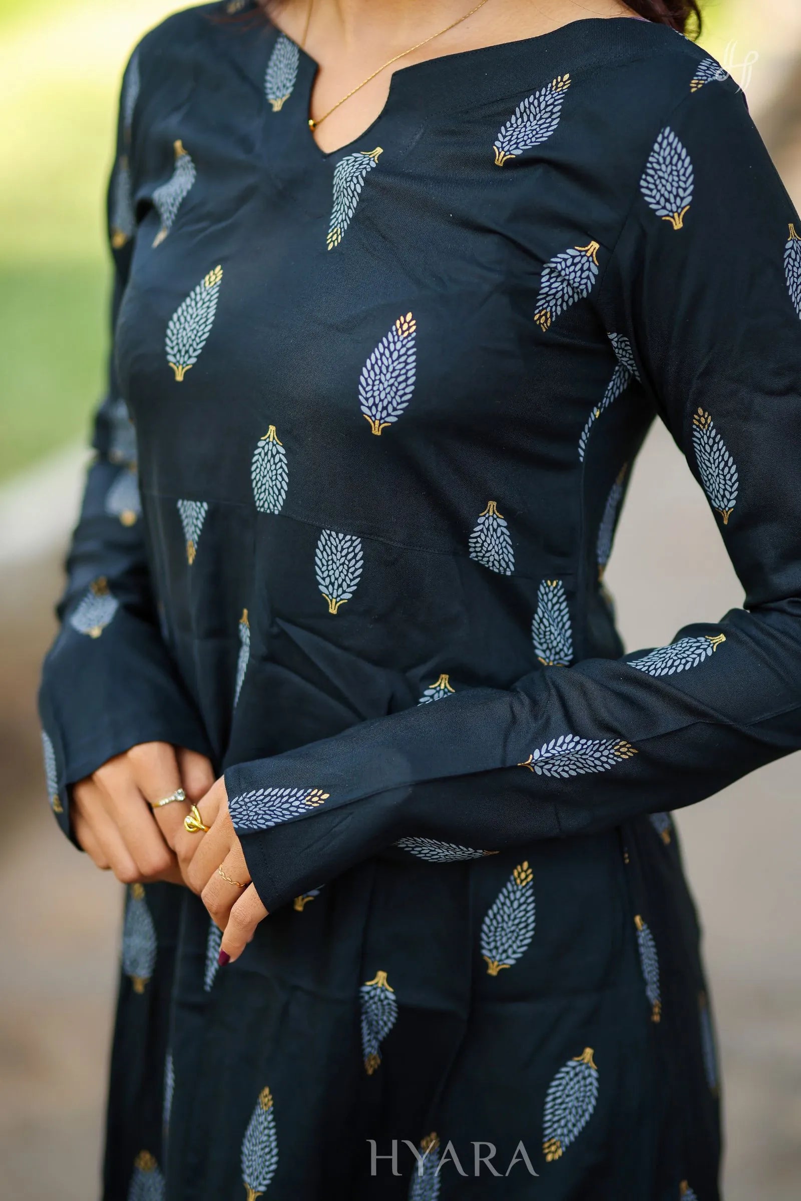 Anvi Black Top with Front Slit