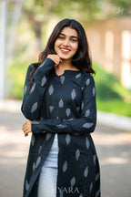 Anvi Black Top with Front Slit