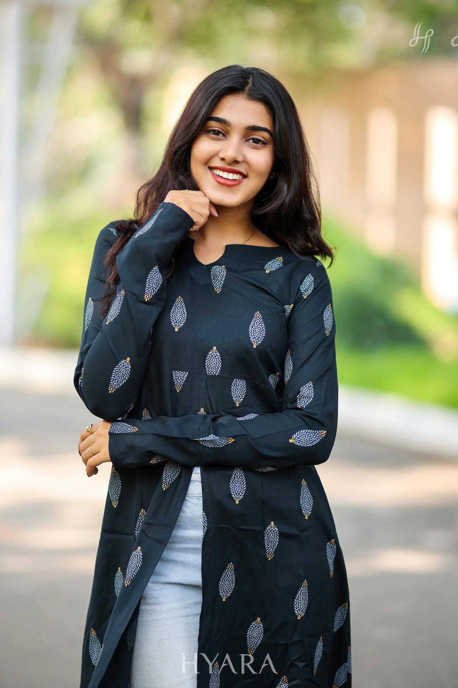 Anvi Black Top with Front Slit