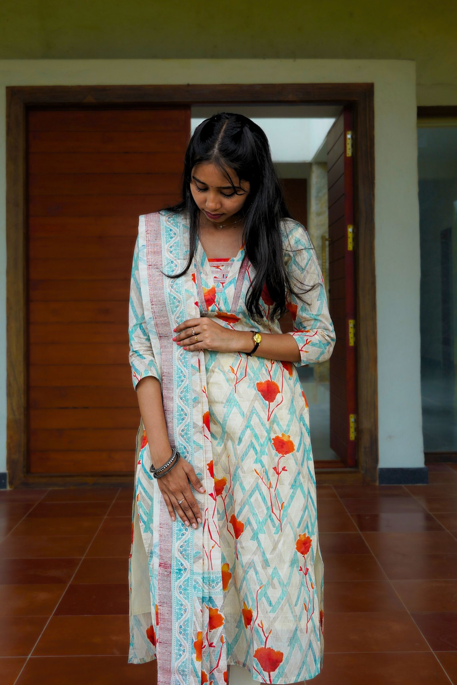 Tajmahal – V-Neck Top with Dupatta