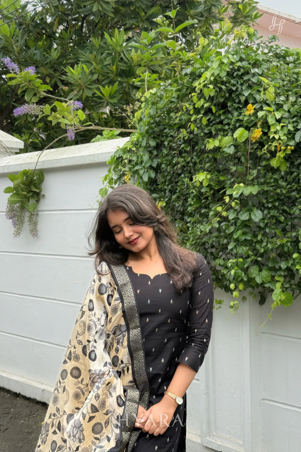 Kana – Black Raw Silk Suit Set with Printed Silk Dupatta