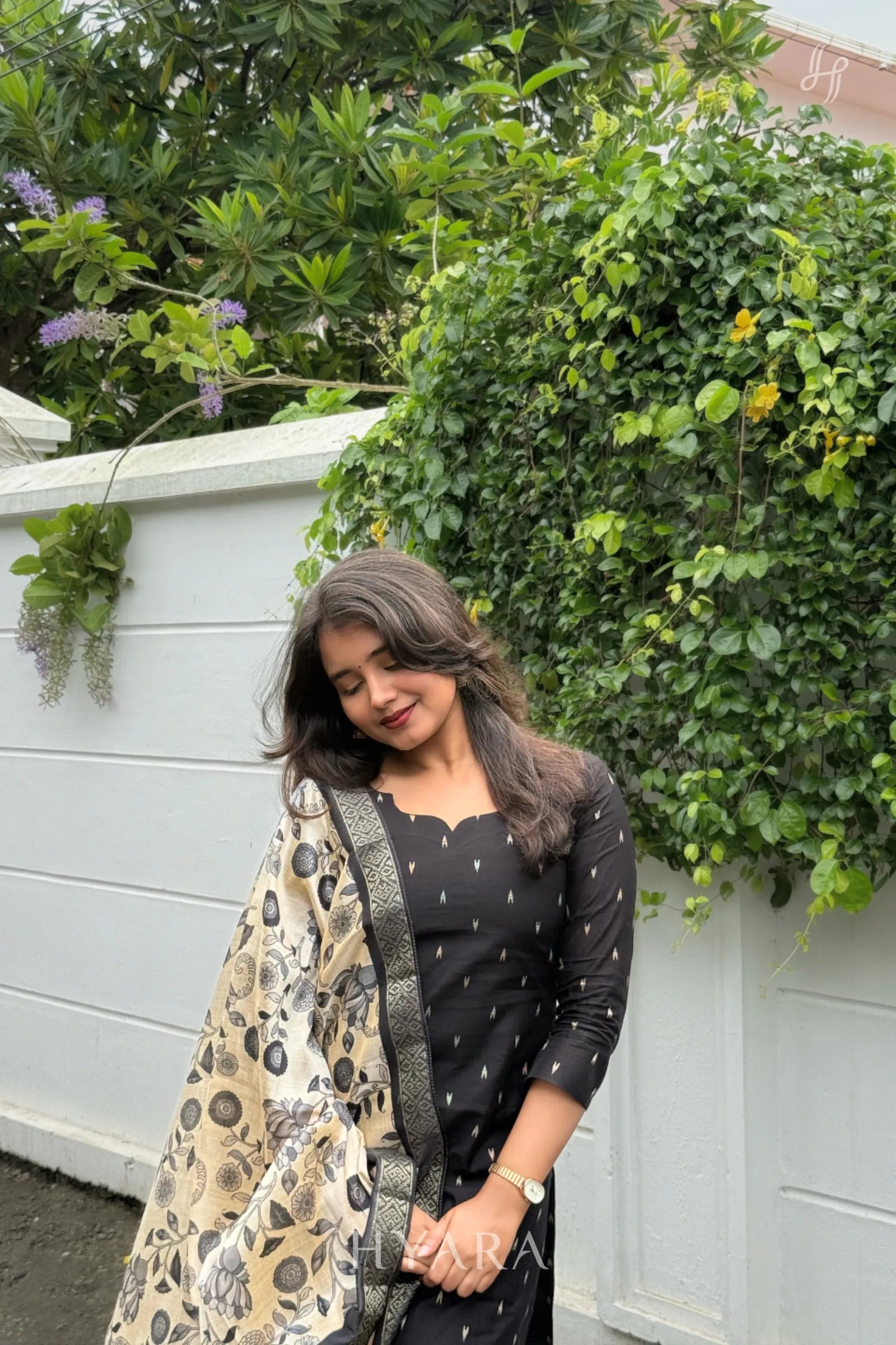 Kana – Black Raw Silk Suit Set with Printed Silk Dupatta