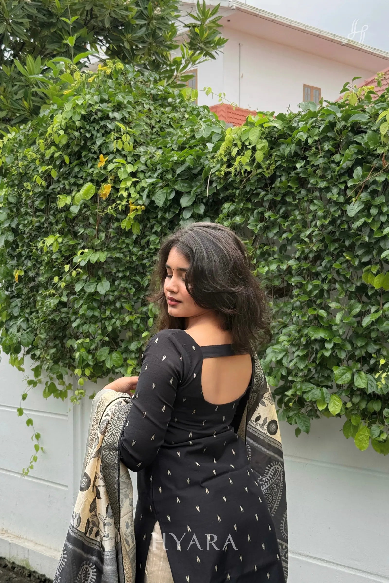 Kana – Black Raw Silk Suit Set with Printed Silk Dupatta